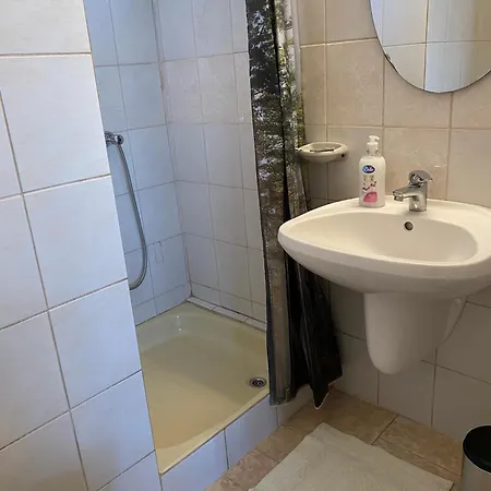 게스트하우스 Karoly Vendeghaz 3*