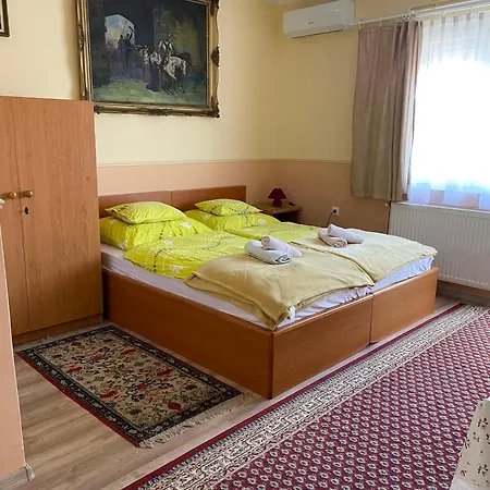 게스트하우스 Karoly Vendeghaz Hévíz