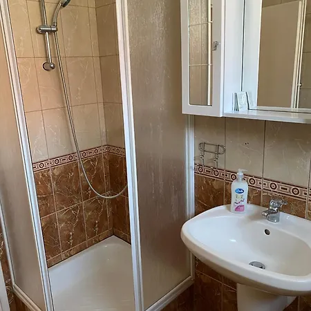 게스트하우스 Karoly Vendeghaz