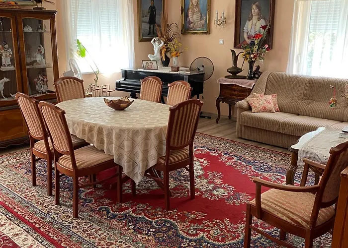 Karoly Vendeghaz בית הארחה 3*